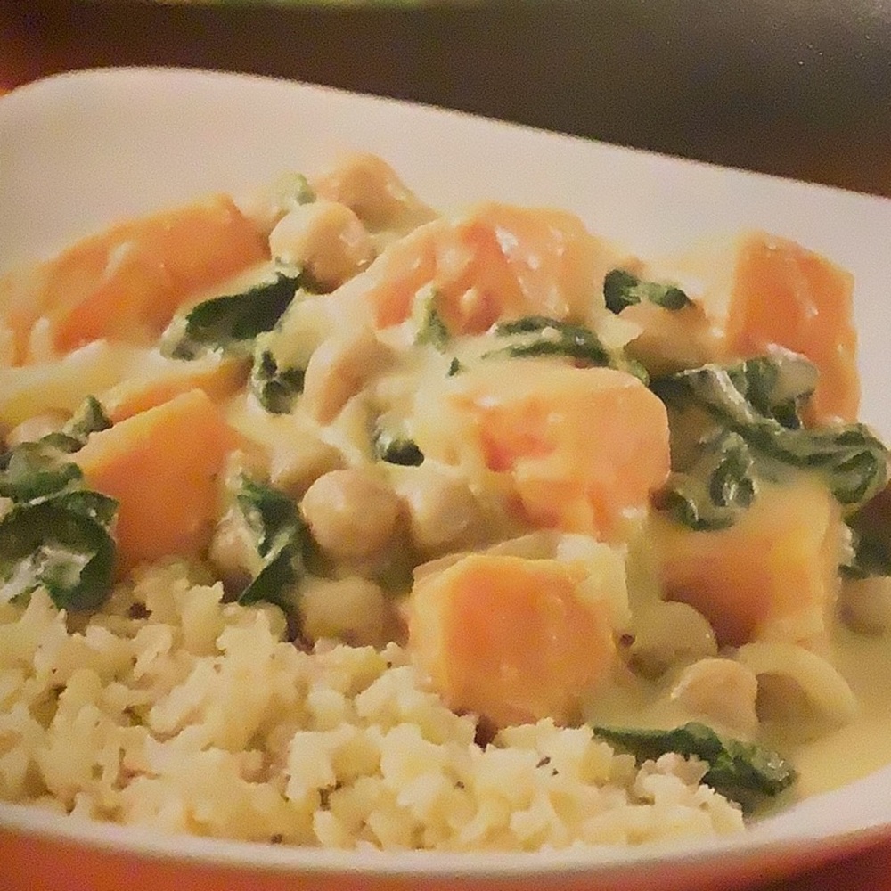 The complete coconut cookbook, in great shape. - Picture 9 of 10